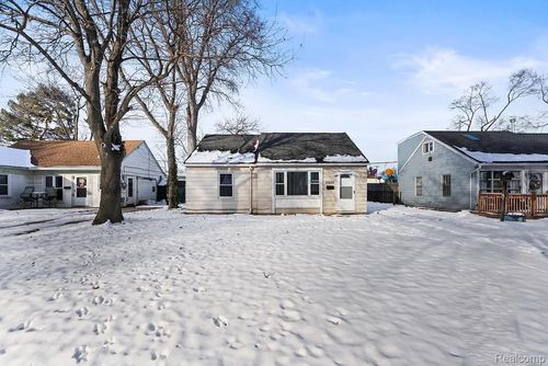 10600 Troy St, Oak Park, MI, 48237-3941 | Card Image