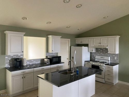 6 Tillbrook Ct, Hamburg, NJ, 07419-1360 | Card Image