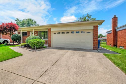 27045 Fairfield Dr, Warren, MI, 48088-4709 | Card Image