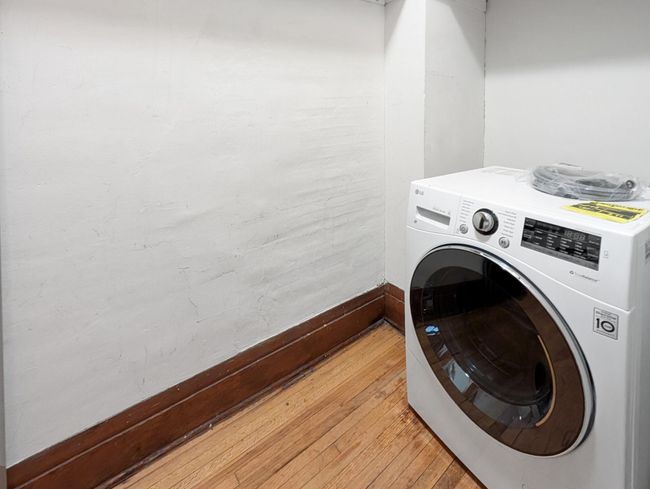 Rare in unit washer/dryer combo . | Image 9
