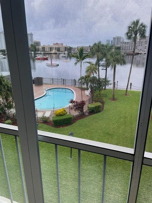 315-2200 Diana Dr, Hallandale Beach, FL, 33009-4700 | Card Image