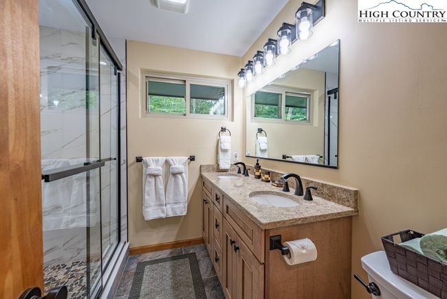 103 Raven Rd, House other with 3 bedrooms, 2 bathrooms and null parking in Beech Mountain NC | Image 31