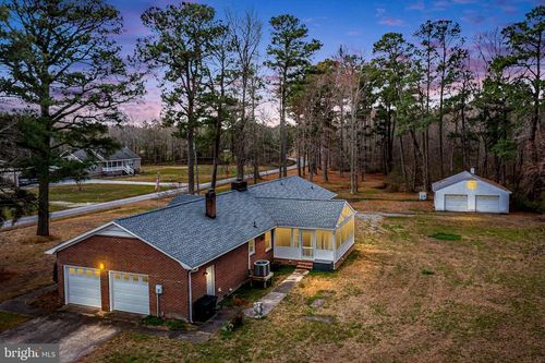 9829 Line Fence Rd, Hayes, VA, 23072-4302 | Card Image