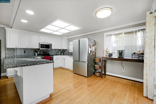 2202 Old Creek Cir, Pittsburg, CA, 94565 | Card Image