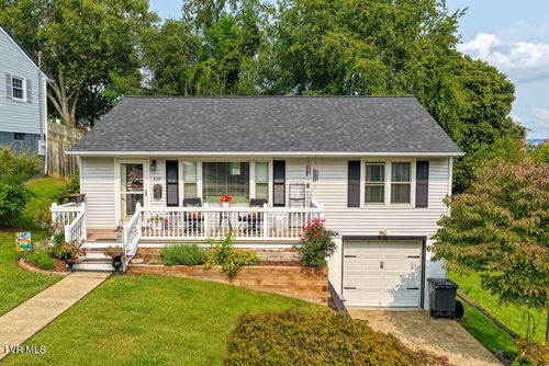 529 Walnut Ave, Kingsport, TN, 37660-3142 | Card Image