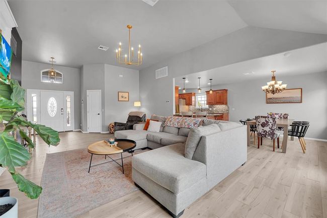 Gorgeous Living Room | Image 6