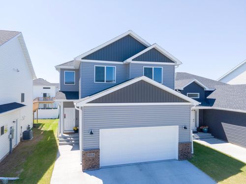 4964 Big Goose Ln S, Fargo, ND, 58104-5505 | Card Image