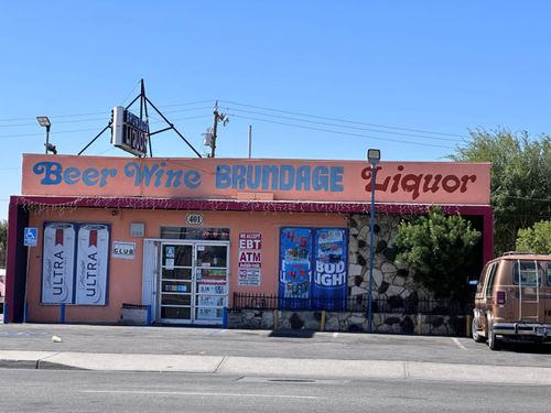 401 Brundage Ln, Bakersfield, CA, 93304-3210 | Card Image