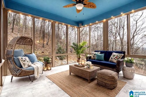 153 Kings Crest Ln, PELHAM, AL, 35124-2804 | Card Image