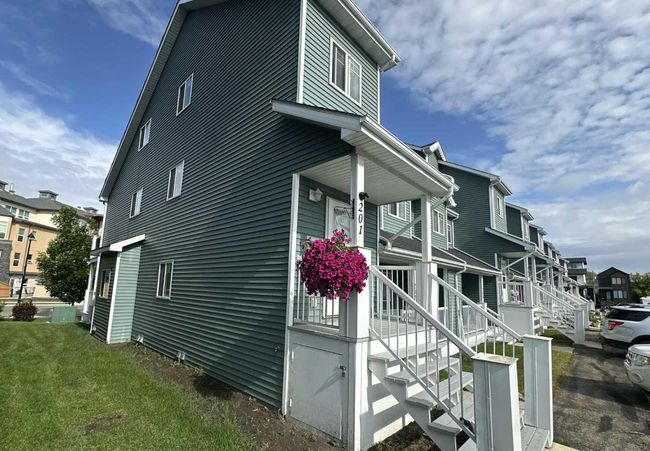 201 - 5220 50 A Avenue, Townhouse with 3 bedrooms, 2 bathrooms and 1 parking in Sylvan Lake AB | Image 4