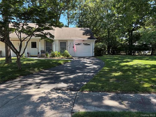 152B Laurance Ln, Ridge, NY, 11961-2076 | Card Image