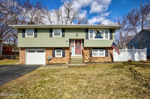 35 Lincoln Ave, Colonie, NY, 12205-4909 | Card Image