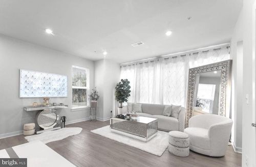 43785 Transit Sq, ASHBURN, VA, 20147-7252 | Card Image