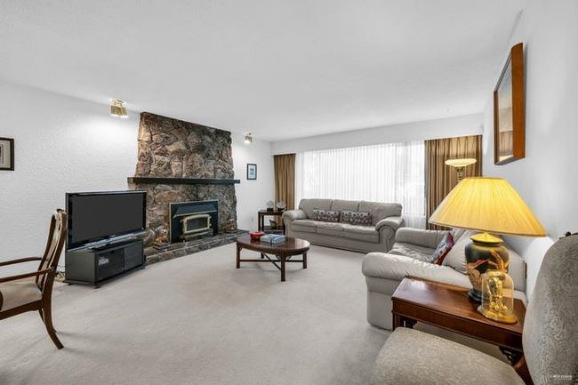7551 Barkerville Crt, House other with 3 bedrooms, 3 bathrooms and 2 parking in Richmond BC | Image 6