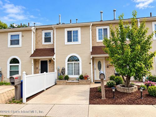 32 Adrianne Lane, Staten Island, NY, 10303 | Card Image