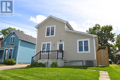 62 Charles St, Milton, ON, L9T2G7 | Card Image