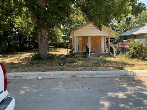 136 Alabama St, San Antonio, TX, 78203-1506 | Card Image