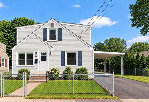 28 Hazard St, Pawtucket, RI, 02860-5519 | Card Image