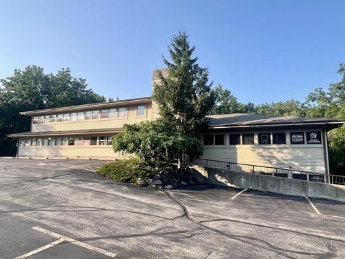 1-N63W23524 Silver Spring Drive, Sussex, WI, 53089 | Card Image