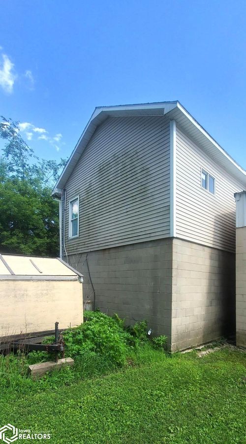 305 3rd St, Grafton, IA, 50440-7559 | Card Image
