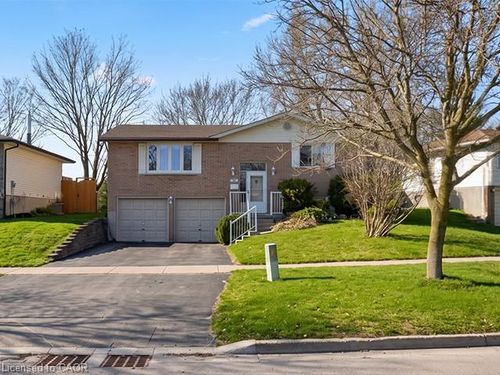 70 Bechtel Dr, Kitchener, ON, N2P1S8 | Card Image