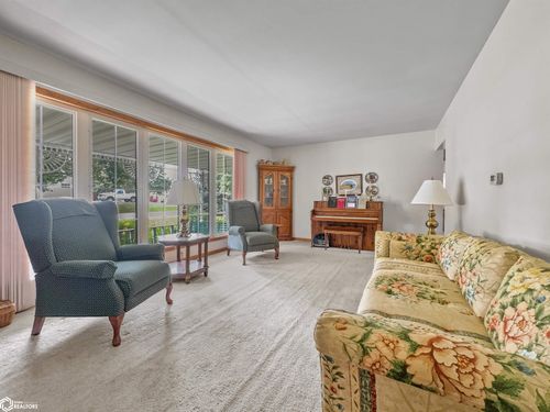 410 10th St Se, Hampton, IA, 50441-2651 | Card Image