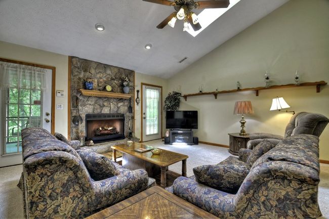 1292 Riverview Dr, Home with 3 bedrooms, 2 bathrooms and 2 parking in Ellijay GA | Image 9