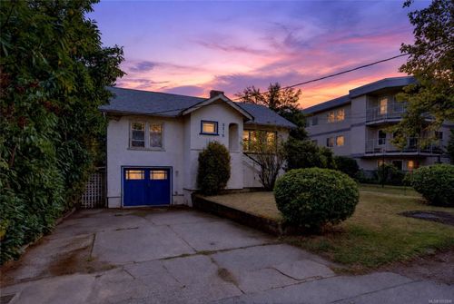 3219 Rutledge St, Victoria, BC, V8X1N6 | Card Image