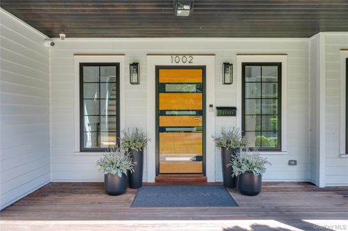 1002 Edgewood Ave, Pelham, NY, 10803-2935 | Card Image