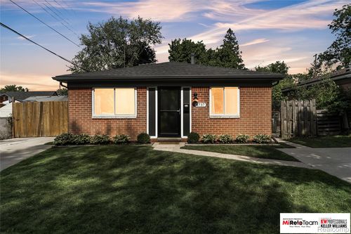 4737 Glenis St, Dearborn Heights, MI, 48125-1314 | Card Image