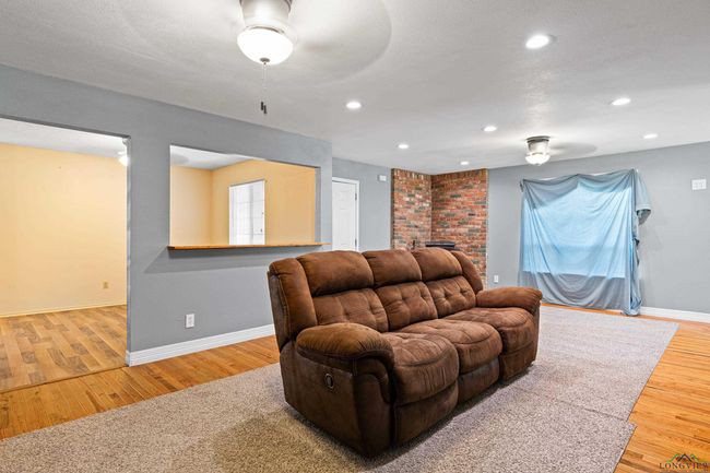 309 Old Highway 135 N, House other with 3 bedrooms, 2 bathrooms and null parking in Gladewater TX | Image 14