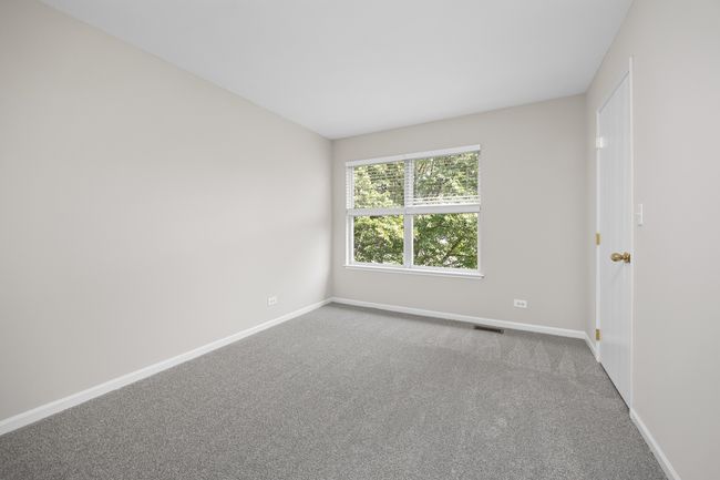 905 Huntington Dr, Townhouse with 2 bedrooms, 3 bathrooms and 2 parking in Elk Grove Village IL | Image 21