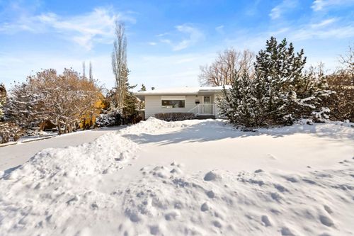 3414 31 St Sw, Calgary, AB, T3E2P2 | Card Image