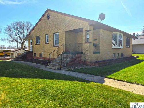 605 Water St Sw, Sleepy Eye, MN, 56085-1225 | Card Image