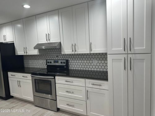 7335 Floral Ridge Dr, JACKSONVILLE, FL, 32277-2801 | Card Image