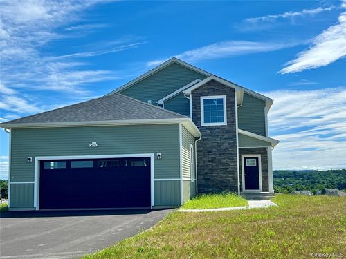 38 Dartmouth Dr, Poughkeepsie, NY, 12603-1226 | Card Image
