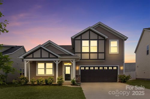 3252 Cheyney Park Dr, Charlotte, NC, 28269-3641 | Card Image