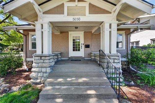 5850 Brookside Blvd, Kansas City, MO, 64113-2151 | Card Image