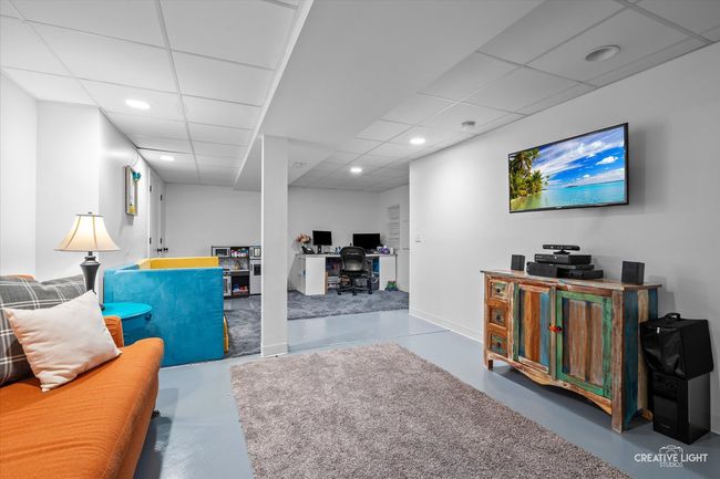 Need an office at home? If so there is room for t | Image 25