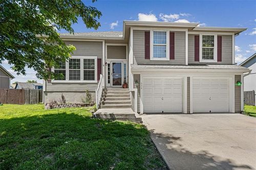 634 S Walnut St, Gardner, KS, 66030-7504 | Card Image