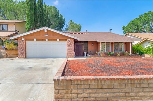 3695 Holly Vista Dr, Highland, CA, 92346 | Card Image