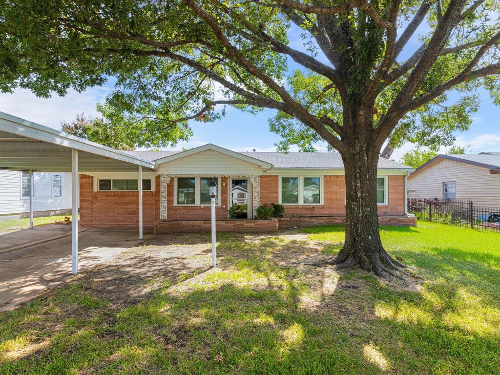 Highland Dr, Ennis, TX 75119
