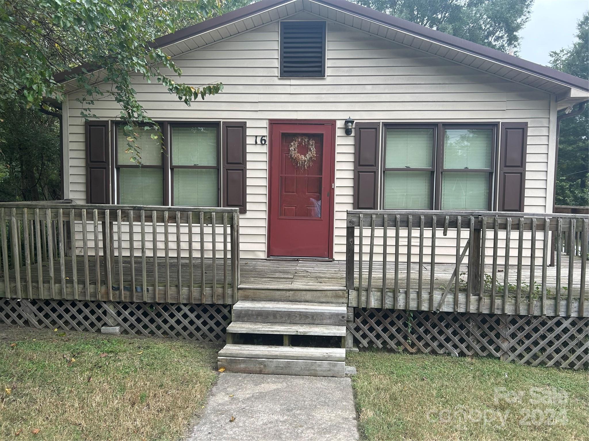 Leonard St, Thomasville, NC 27360