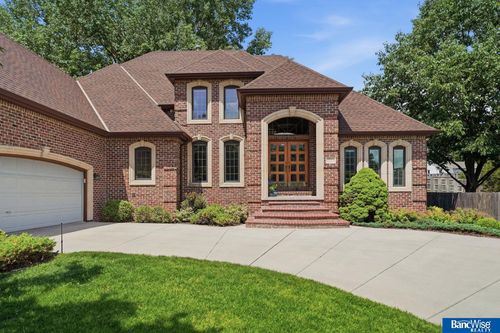 5925 Dobsons Ct, Lincoln, NE, 68516-3762 | Card Image