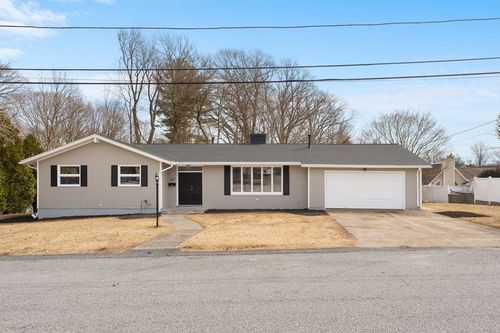 27 W River Pkwy, North Providence, RI, 02904-3417 | Card Image