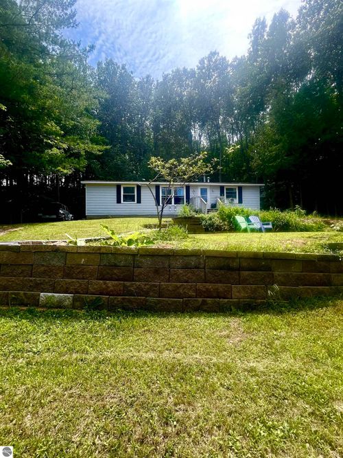 9452 N Manitou Trl, Northport, MI, 49670-9748 | Card Image