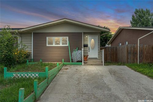 3922 Diefenbaker Dr, Saskatoon, SK, S7L6C6 | Card Image