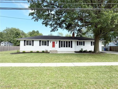 733 W Shore Blvd, Sheffield Lake, OH, 44054-1348 | Card Image