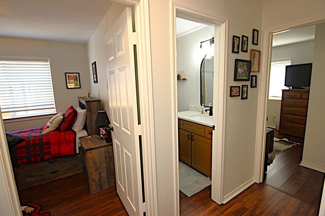 Hallway to secondary bedrooms & guest bathroom | Image 26