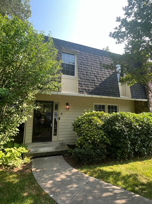 3413 Stonehenge Sq, Roanoke, VA, 24018-5037 | Card Image